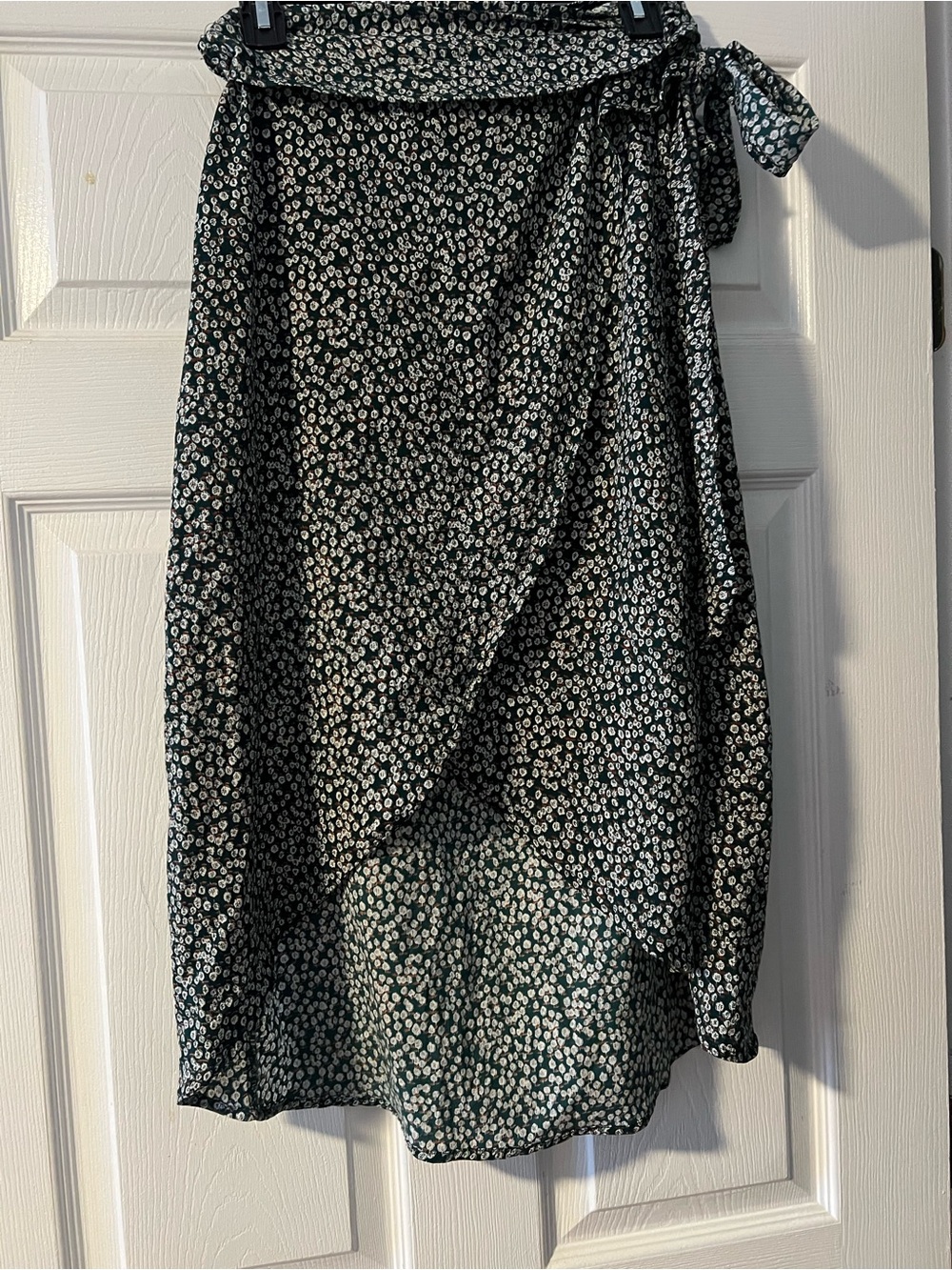 Tie-Waist Floral High-Low Skirt in Dark Green